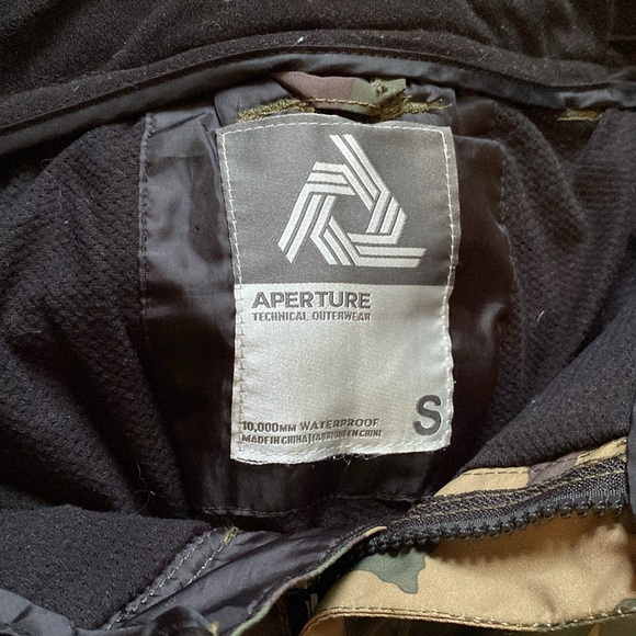 Size small women’s Aperature snowboard pants - Picture 2 of 2